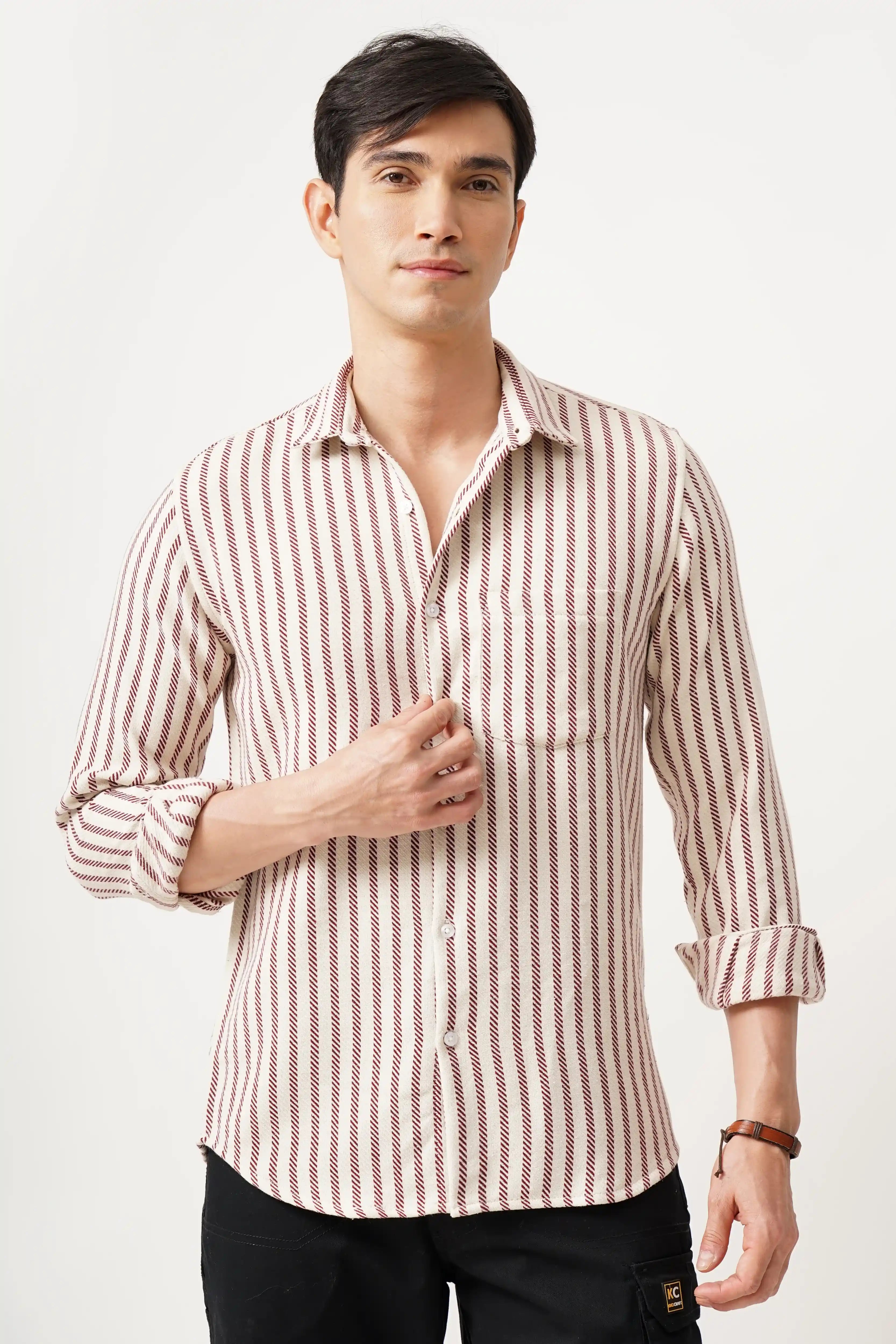 STRILUXE striped shirt in premium brush fabric with rolled-up sleeves and a classic striped design.