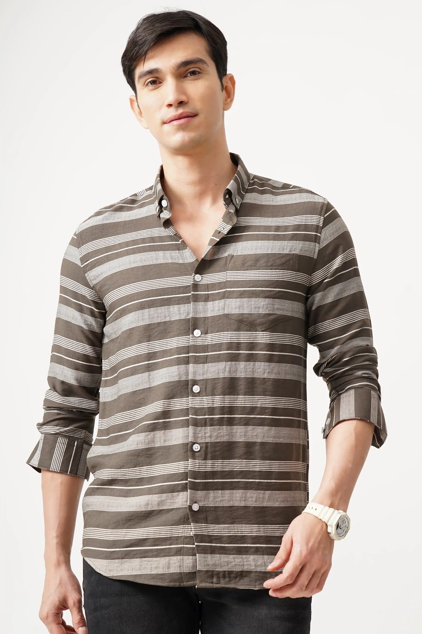 Beige Lines Chinse men's shirt with striped pattern.