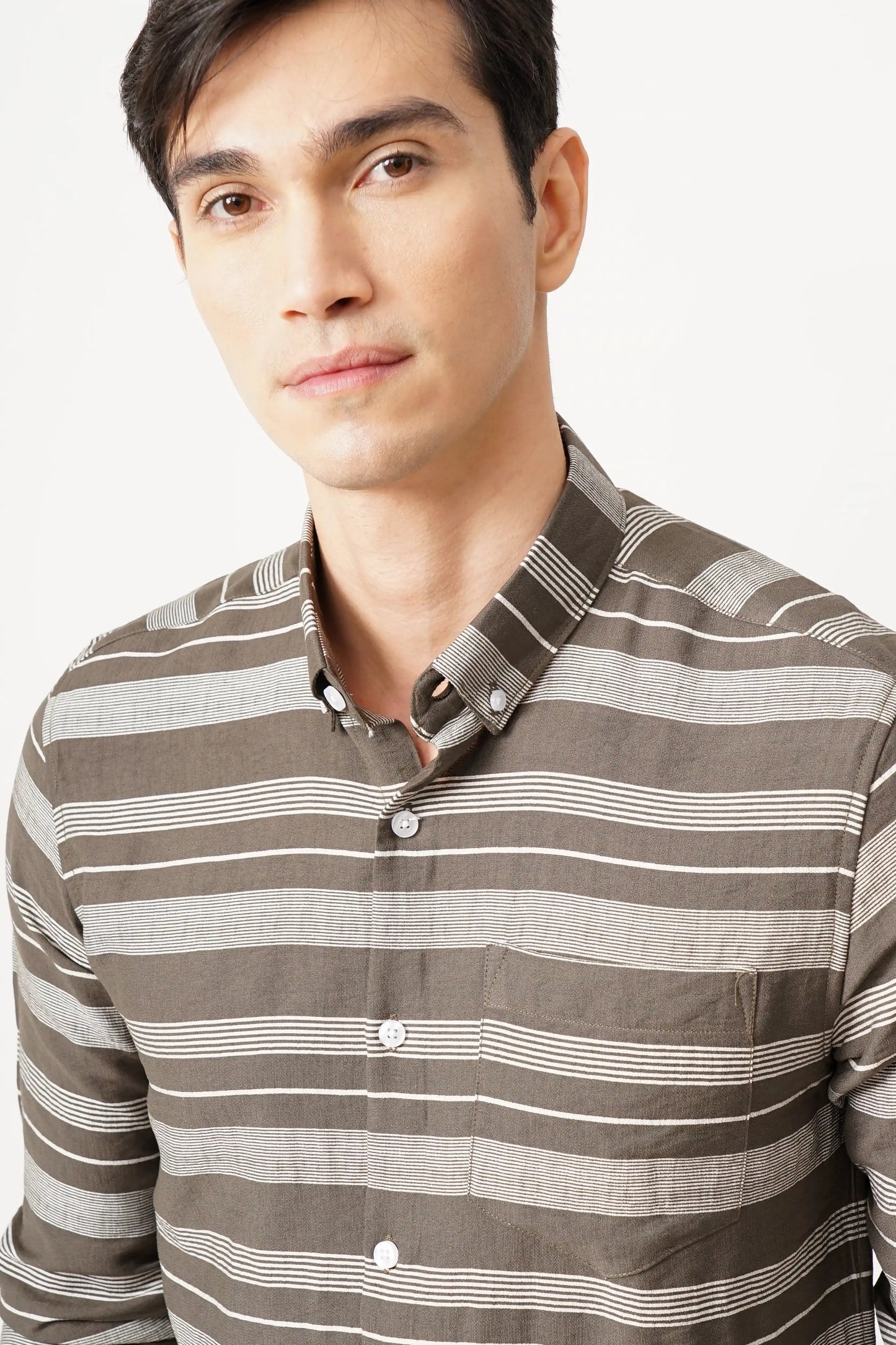 Beige Lines Chinse shirt with striped pattern.