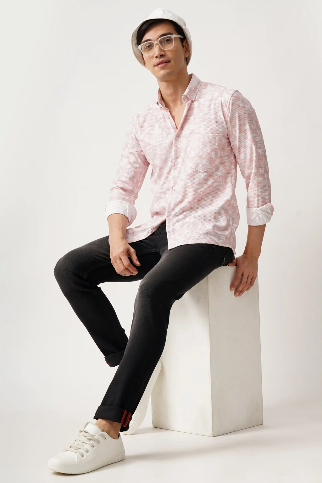 LINOPRINT printed shirt with subtle light design, ideal for casual and semi-formal occasions, paired with dark pants and sneakers.