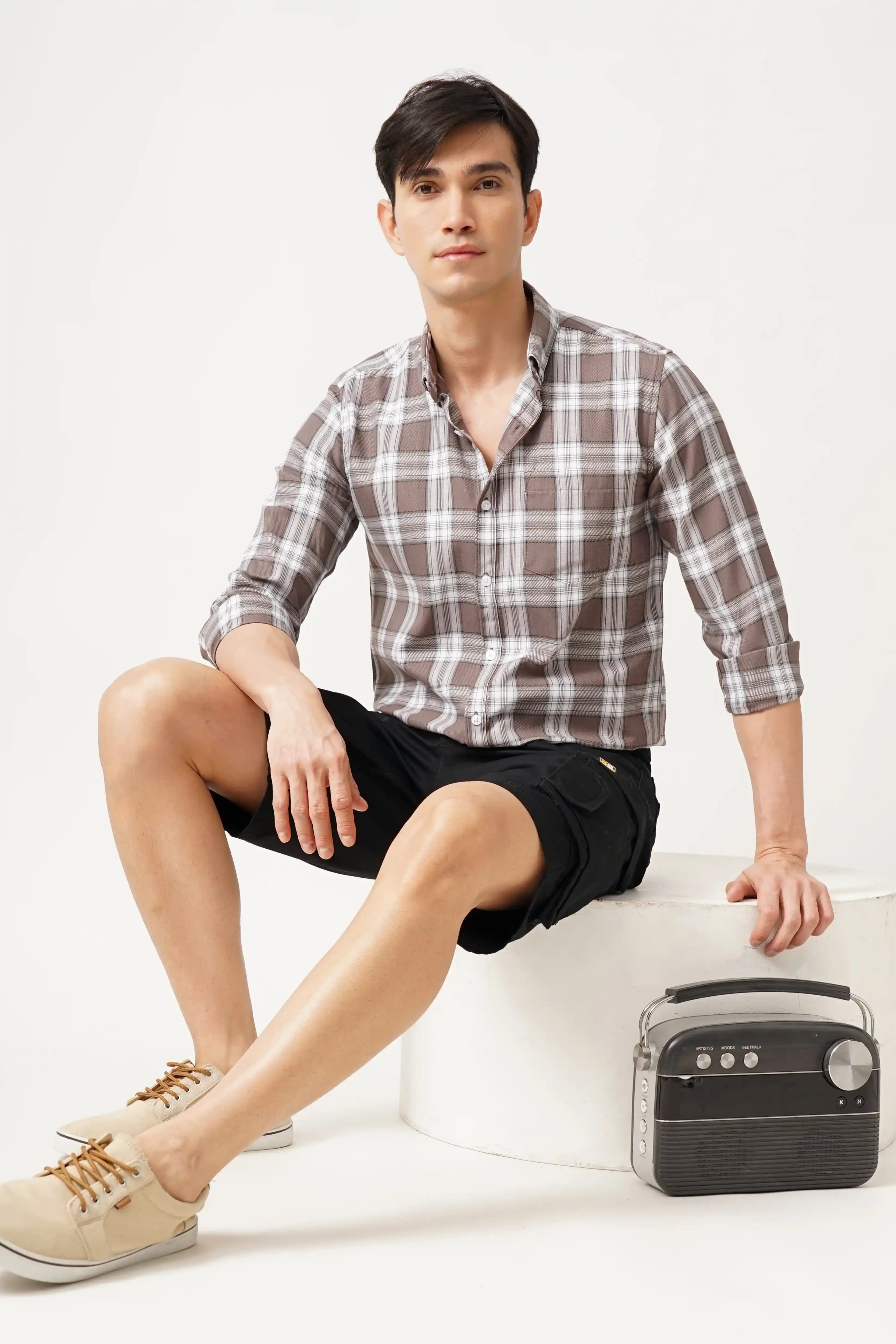 COTBROW CHECK SHIRT in classic checkered pattern, cotton fabric, comfort fit.