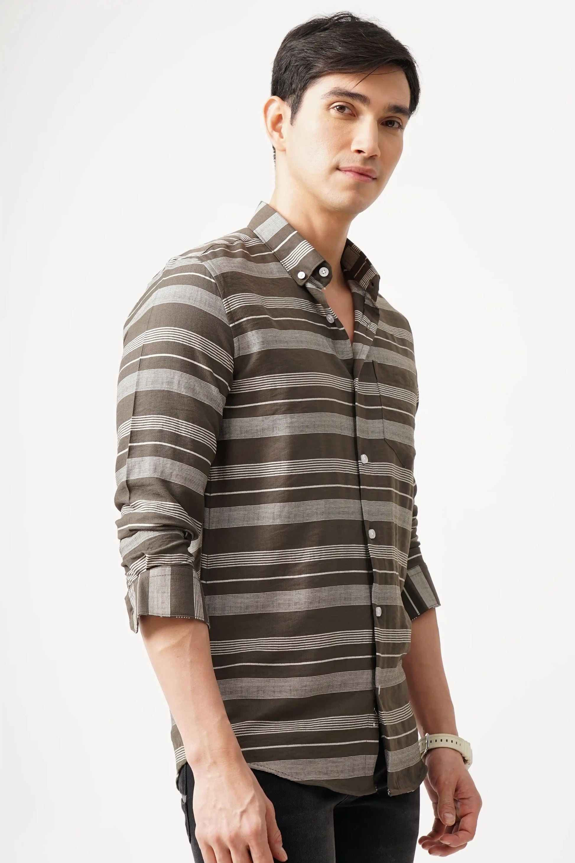 Beige Lines Chinse men's shirt with rolled-up sleeves.