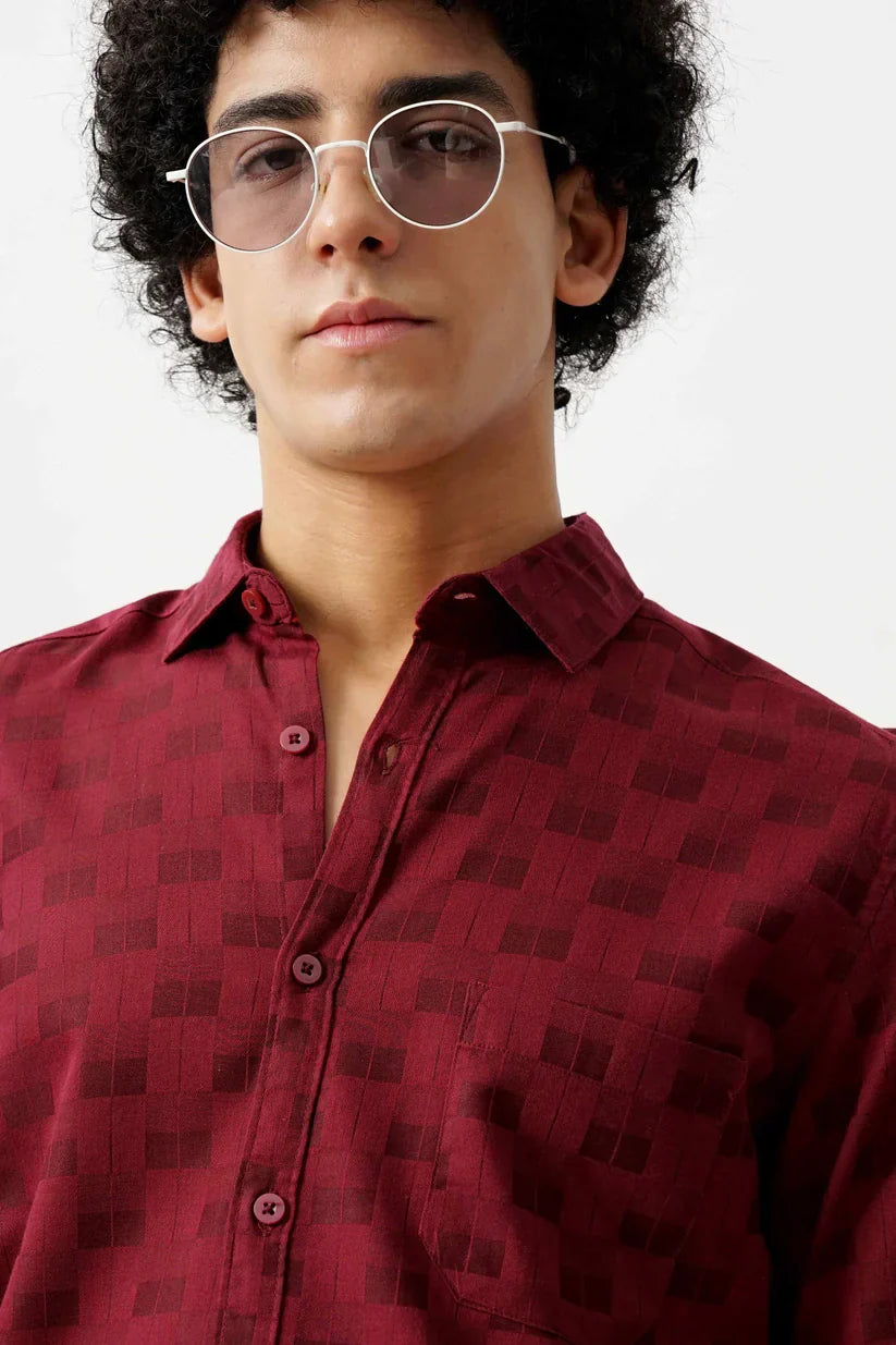 Red jacquard shirt for men with ultra-soft fabric and classic design.