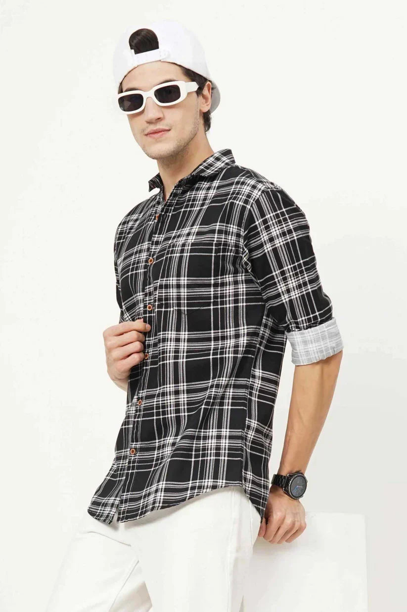 Stylish black checks shirt for men in 100% cotton.