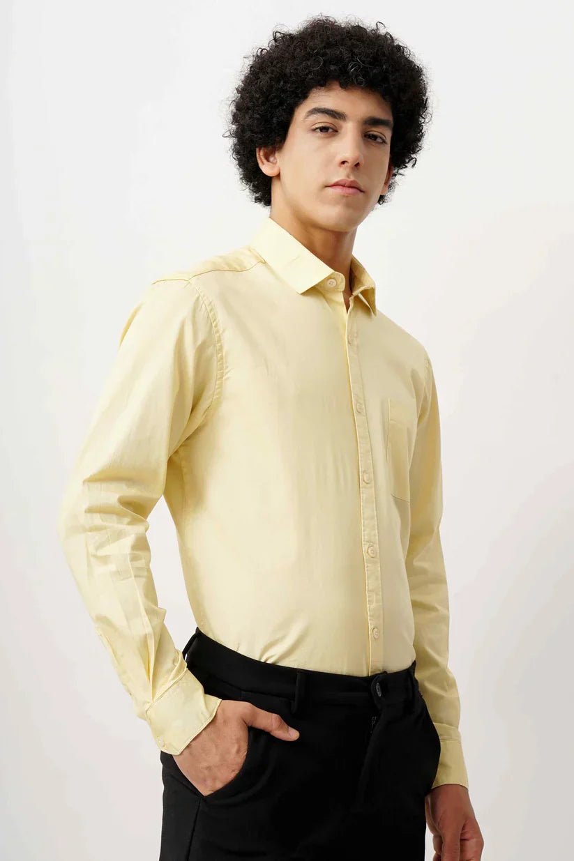 Men's lime minimalist shirt, 100% cotton, essential style.