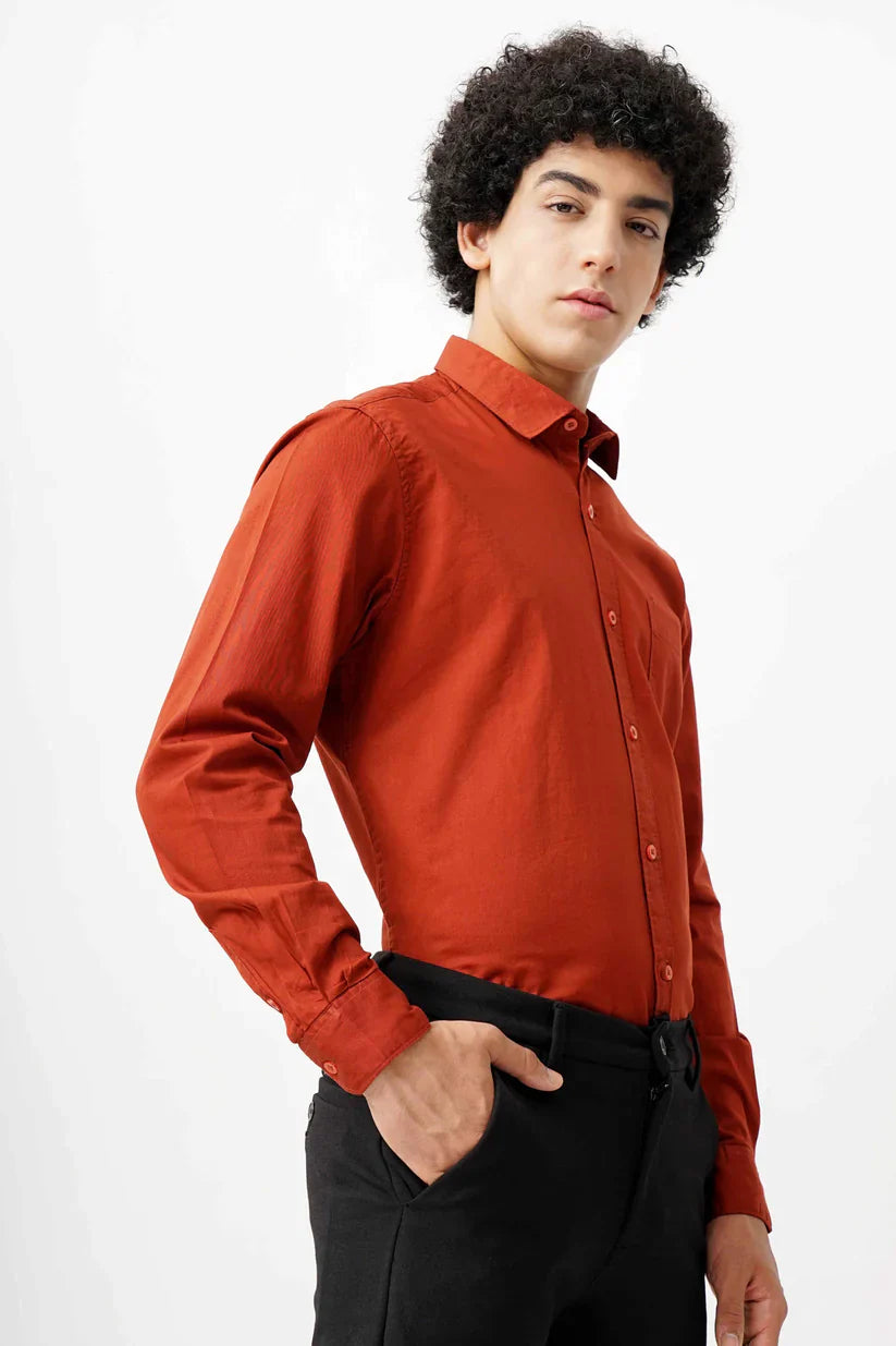 Maroon minimalist shirt made with 100% cotton for men.