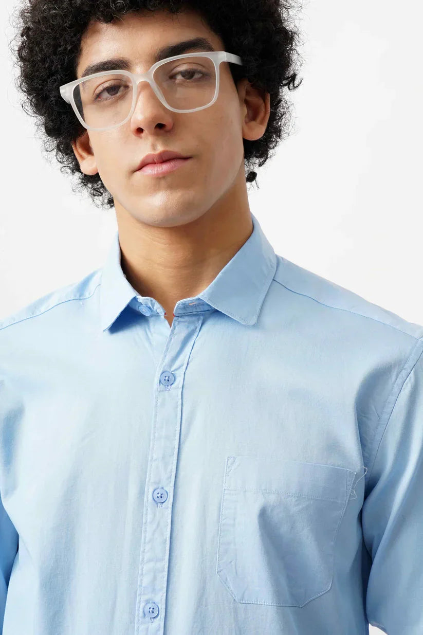 Office blue minimalist shirt for men made of 100% cotton.