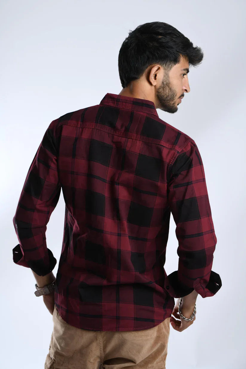 Man wearing a Ruby Noir check shirt made of 100% cotton.